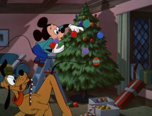 Mickey_decorating_his_tree