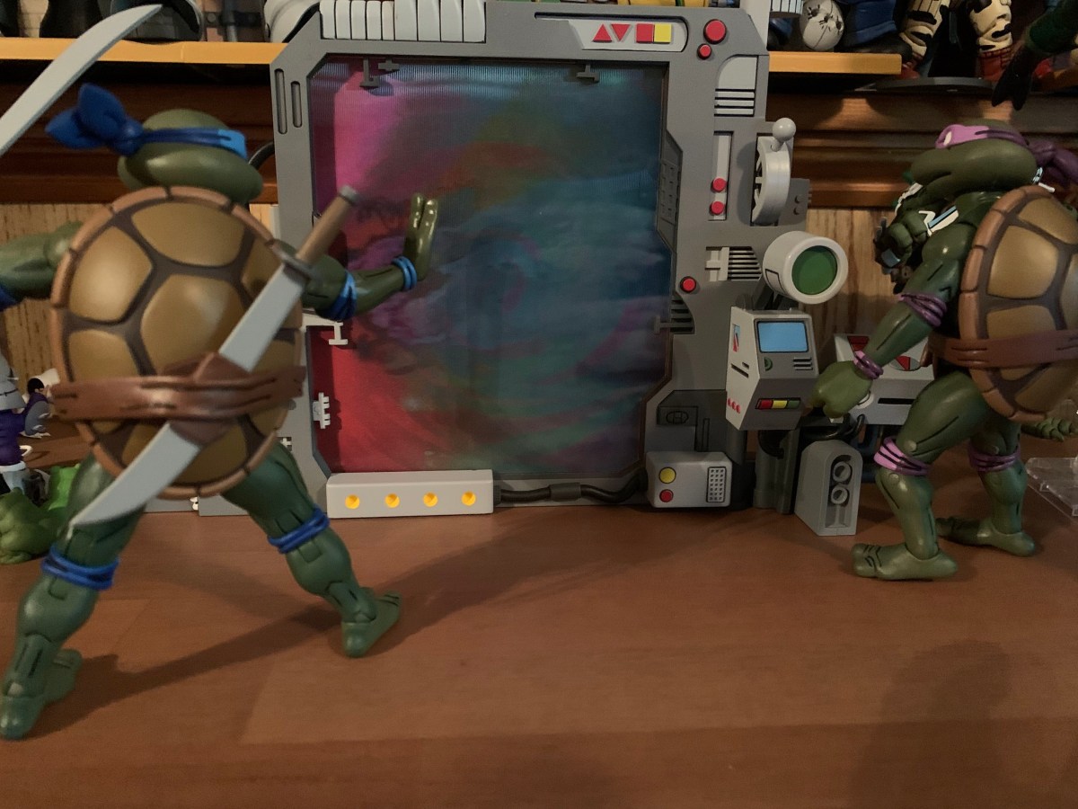 NECA TMNT Toon Donatello’s Portable Portal&nbsp;Generator